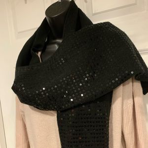 Sequins scarf for cold weather.